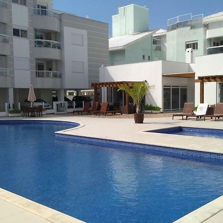 Apartamento frente para a piscina a uma quadra da praia Florianopolis Exterior foto