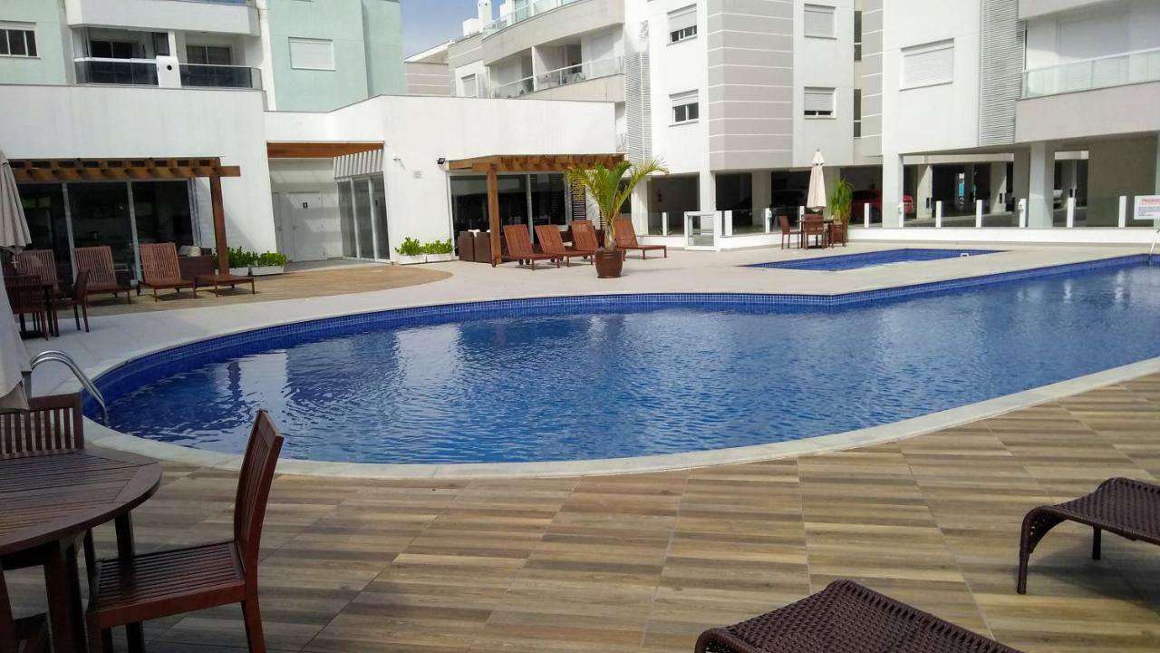 Apartamento frente para a piscina a uma quadra da praia Florianopolis Exterior foto
